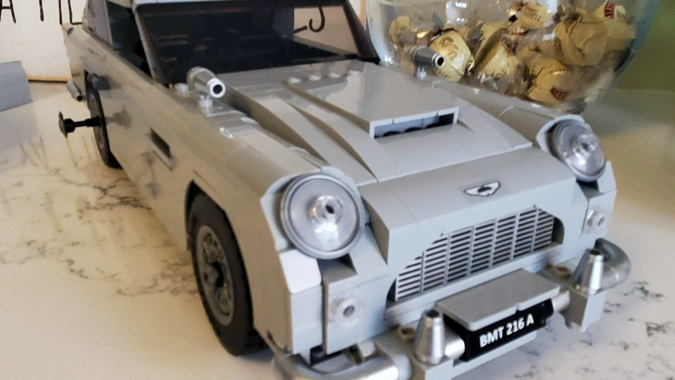 Building the Lego James Bond Aston Martin DB5